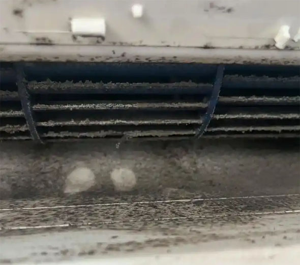 嘉定空调吹的风有股烧焦味是怎么回事